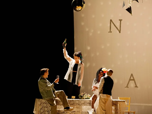 D'autres Familles Que La Mienne - Théâtre